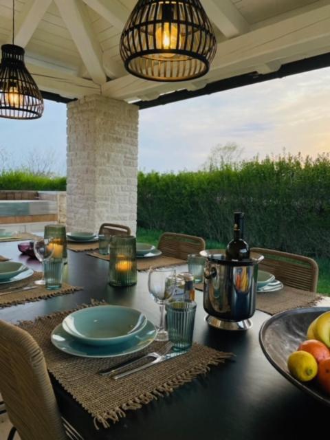Luxury Villa In Istria - 9,000 Sqm Private Estate With Pool & Sauna, 15 Min To Sea, Near Fazana, 3 Bedrooms Juršići Exterior foto